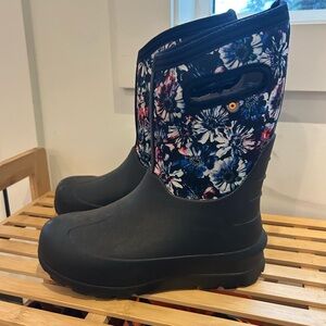 Bogs Classic Floral Black Girls Bogs Snow/Rain Boots